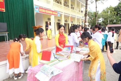 Kế hoạch tổ chức Họat động trải nghiệm với chủ đề: “Đánh thức lòng tự hào dân tộc”